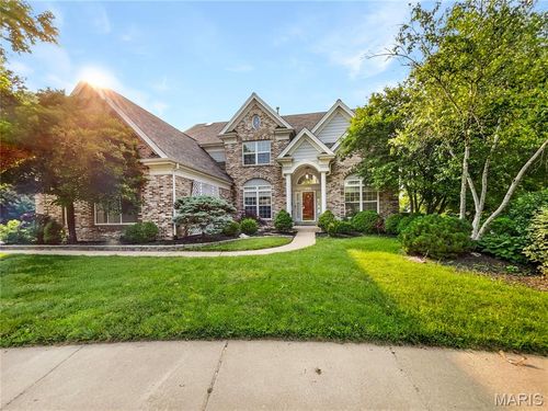 596 Eagle Manor Ln, Chesterfield, MO, 63017-2690 | Card Image