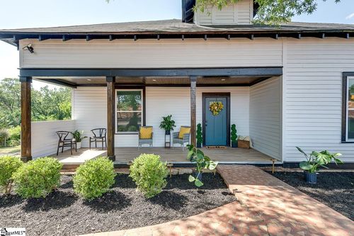 100 Wakefield St, Greenville, SC, 29601-3641 | Card Image