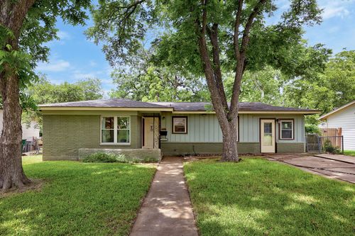 7512 Saint Louis St, Austin, TX, 78757-1216 | Card Image