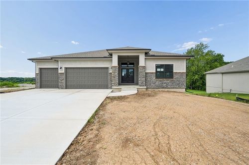 1824 Homestead Dr, Liberty, MO, 64068-7182 | Card Image