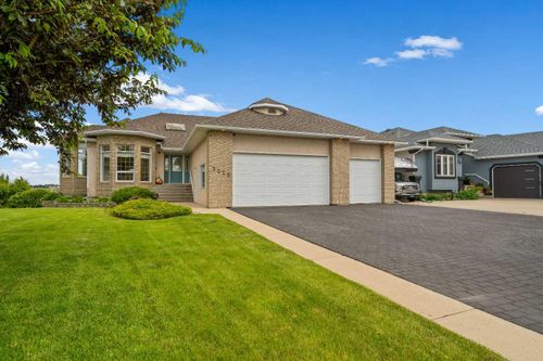 3023 Cottonwood Way Sw, Medicine Hat, AB, T1B4J6 | Card Image