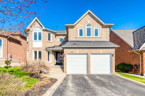 1403 Bayshire Dr, Oakville, ON, L6H6E8 | Card Image