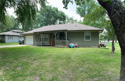 916 Edith Ave, Adrian, MO, 64720-9112 | Card Image