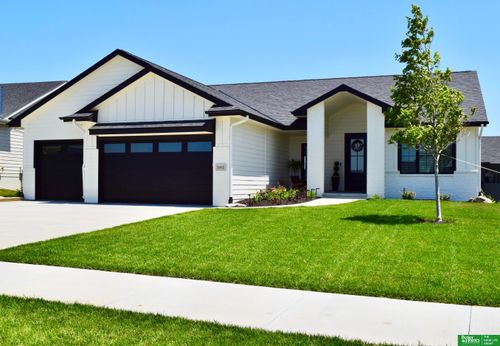 5445 Kestrel Pkwy, Elkhorn, NE, 68022-4264 | Card Image