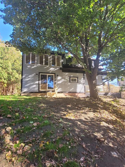 3 Pine St, St. Johnsbury, VT, 05819-2723 | Card Image