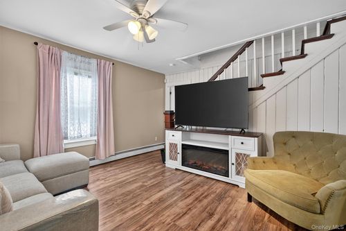 506 Plattekill Ardonia Rd, Wallkill, NY, 12589-4638 | Card Image