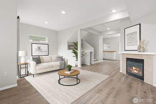 8077 165th Ln Ne, Redmond, WA, 98052-3995 | Card Image