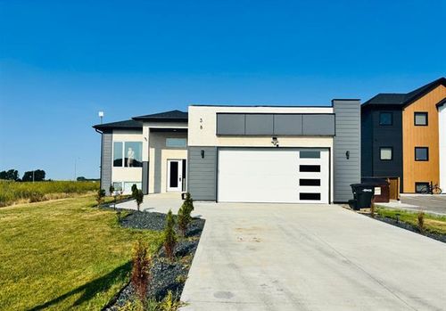 38 Falcon Dr, Hanover, MB, R0A1C0 | Card Image