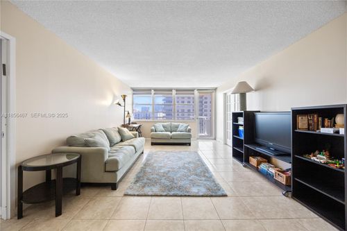 812-251 174th St, Sunny Isles Beach, FL, 33160-3300 | Card Image