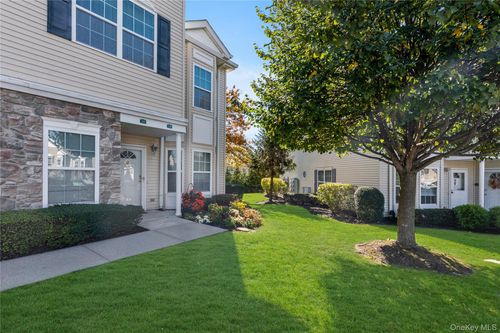 331 Spring Dr, East Meadow, NY, 11554-2271 | Card Image