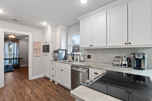 2201 Mountainview Dr, Hurst, TX, 76054-2923 | Card Image