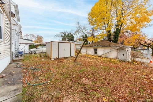 115105 217th St, Cambria Heights, NY, 11411-1137 | Card Image