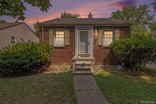 19331 Kingsville St, Harper Woods, MI, 48225-2143 | Card Image
