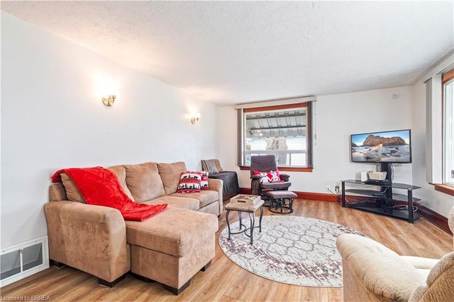 226 Charing Cross St, House other with 3 bedrooms, 1 bathrooms and 5 parking in Brantford ON | Image 18