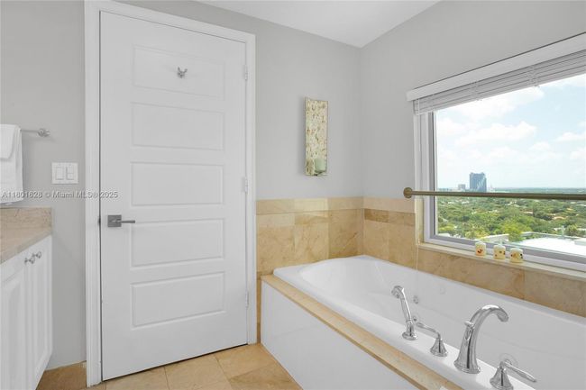 APT-1904 - 3400 Sw 27 Th Ave, Condo with 2 bedrooms, 3 bathrooms and null parking in Coconut Grove FL | Image 10