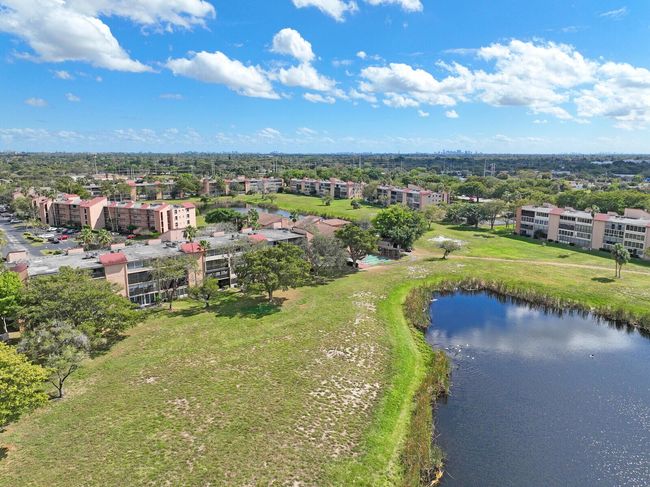APT-301 - 7300 Lake Circle Dr, Condo with 2 bedrooms, 2 bathrooms and null parking in Margate FL | Image 28