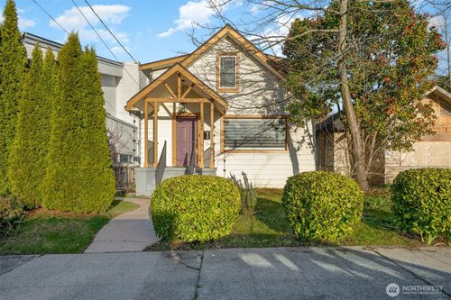 8040 16th Ave Ne, Seattle, WA, 98115-4366 | Card Image