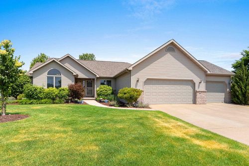 1301 Kampo Drive, NEENAH, WI, 54956 | Card Image