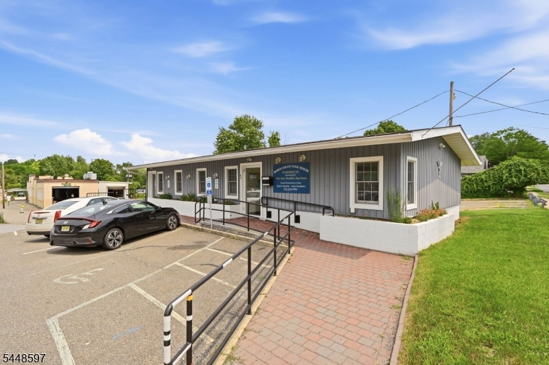 Commercial Sale in Newton Town 2