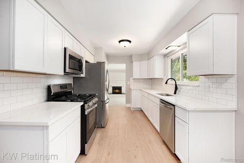 58152 Carbine, Washington Township, MI, 48094-2709 | Card Image