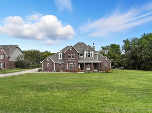 702 S Tallchief Ave, Skiatook, OK, 74070-6166 | Card Image