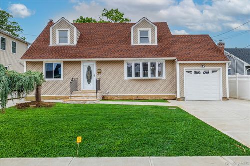 3883 Franklin Ave, Seaford, NY, 11783-2306 | Card Image