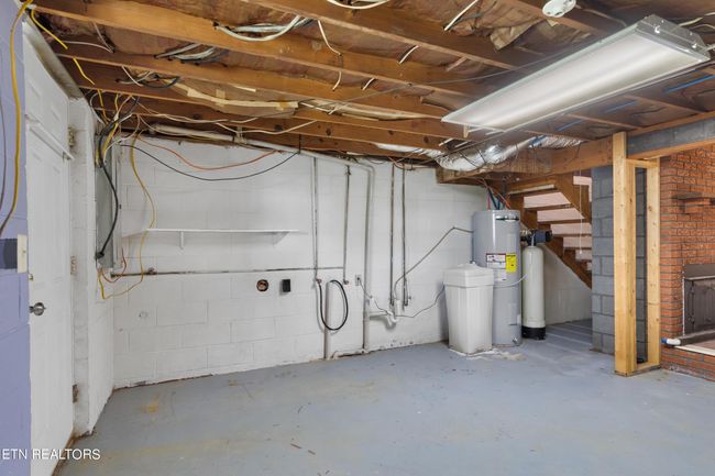 Lots of storage space. | Image 27