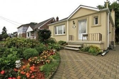 38 Ainsdale Road, Scarborough, ON, M1R3Y8 | Card Image