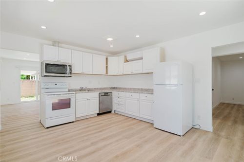 13138 Corcoran St, San Fernando, CA, 91340-1516 | Card Image