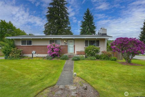 2132 Firland Drive, Puyallup, WA, 98371 | Card Image