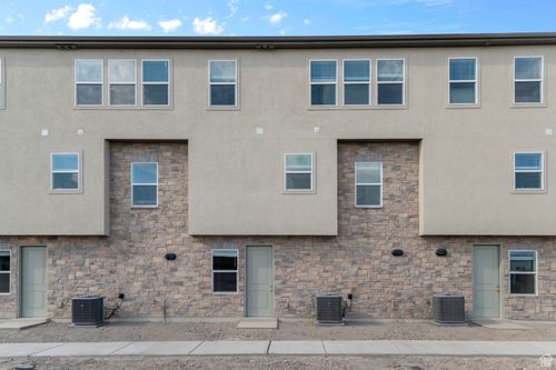 556 N Buffalo Grass Ln, Lindon, UT, 84042-1177 | Card Image