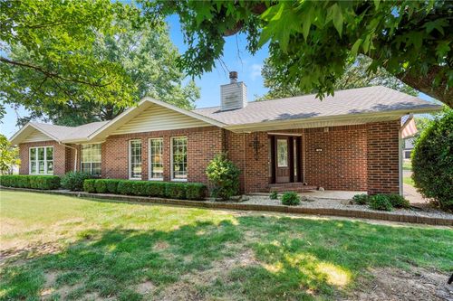 21660 Seminole Ct, Siloam Springs, AR, 72761-9642 | Card Image