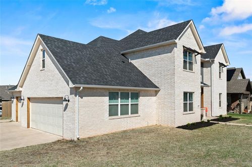 9909 Glover River Dr, Yukon, OK, 73099-9249 | Card Image