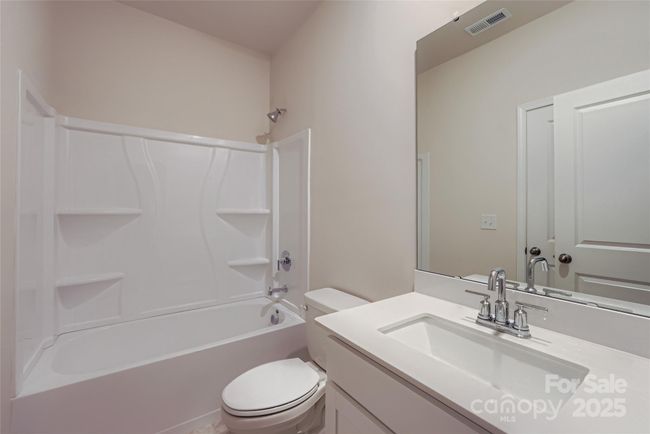 Bathroom 3 | Image 12