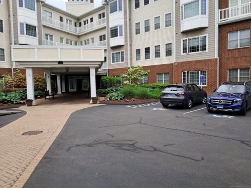 unit-204-1 King Philip Dr, West Hartford, CT, 06117-2145 | Card Image