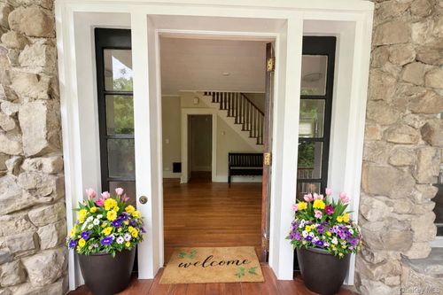 571 Route 17m, Middletown, NY, 10940-4329 | Card Image