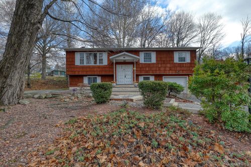 1 Townsend St, New Windsor, NY, 12553-8710 | Card Image