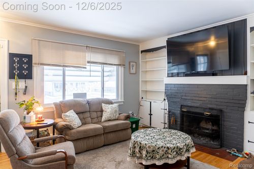 22799 Oakwood Ave, Eastpointe, MI, 48021-3512 | Card Image