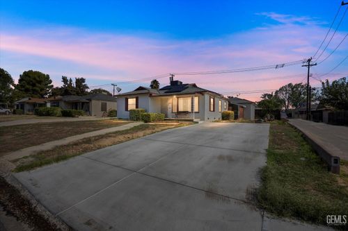 2700 Charleston Dr, Bakersfield, CA, 93308-1512 | Card Image