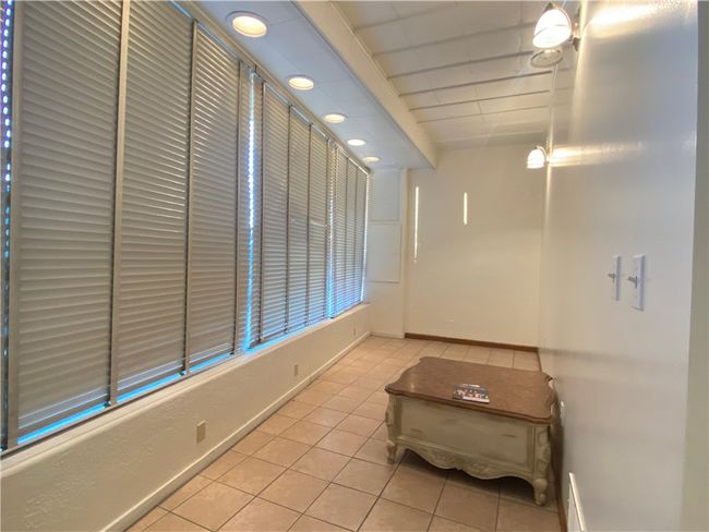 foyer/reception area | Image 4