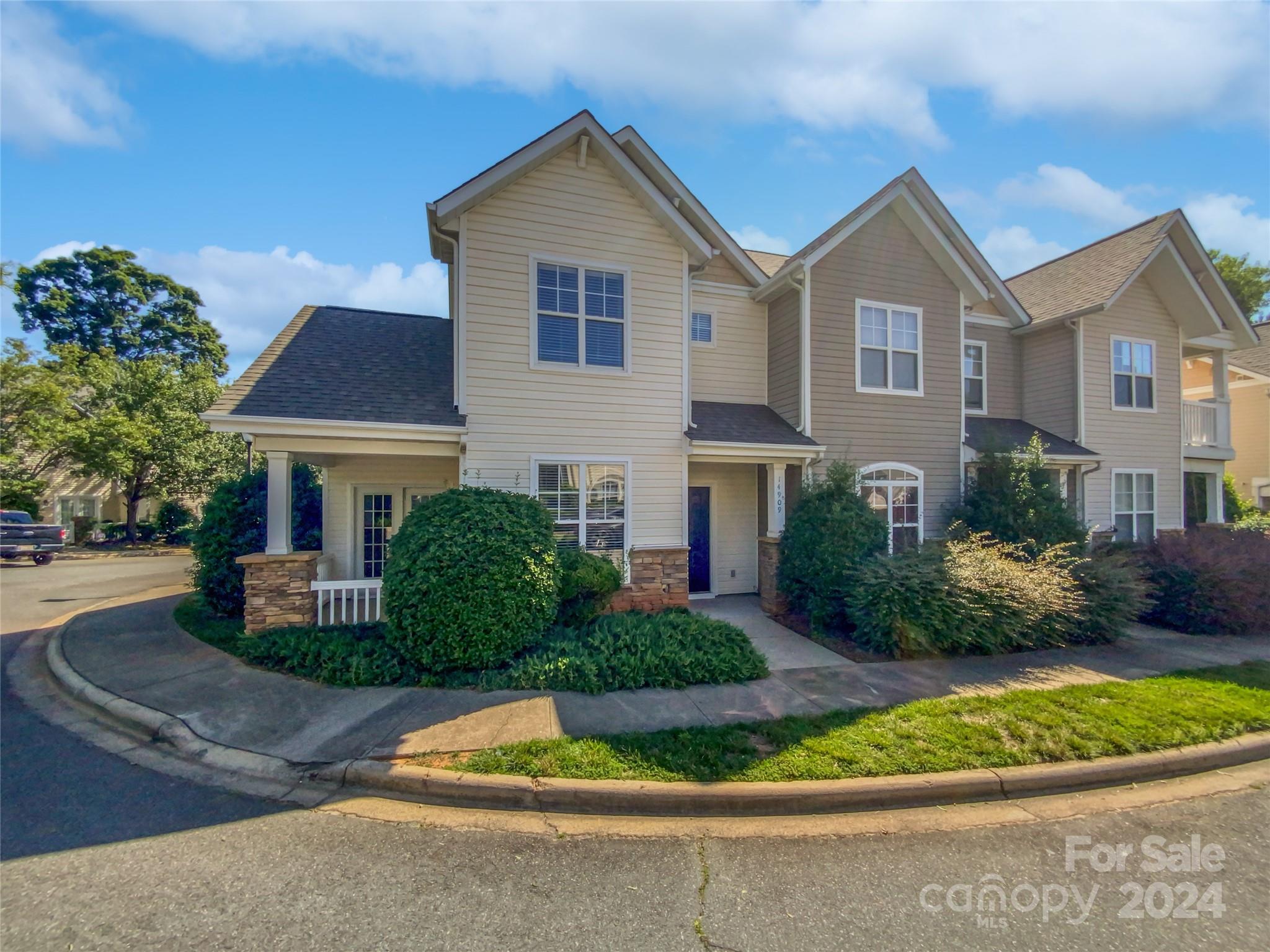 Scothurst Ln, Charlotte, NC 28277