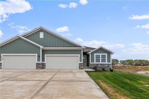 19708 W 195th Place, Spring Hill, KS, 66083 | Card Image