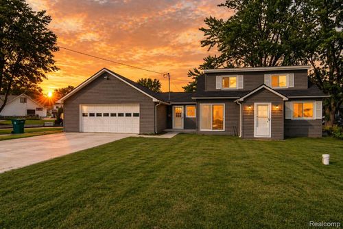 4340 Creedmore St, Commerce Twp, MI, 48382-4035 | Card Image