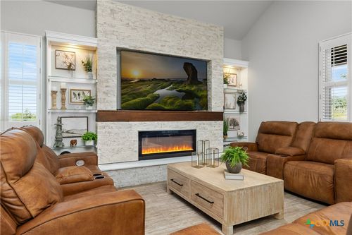 604 Academy Oaks Dr, San Marcos, TX, 78666-3491 | Card Image