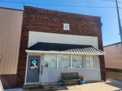 318 Locust St, Blairstown, IA, 52209 | Card Image