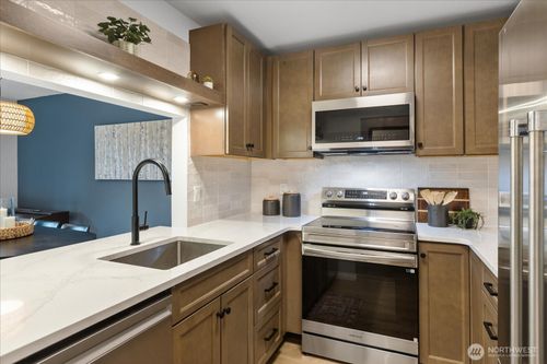 215-21615 80th Ave W, Edmonds, WA, 98026-7805 | Card Image