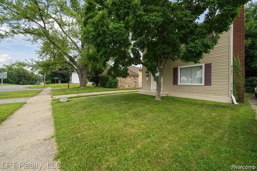 23709 W Chicago, Redford, MI, 48239-1338 | Card Image