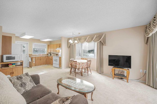 2727 Dovely Park Se, Home with 2 bedrooms, 1 bathrooms and 2 parking in Calgary AB | Image 5