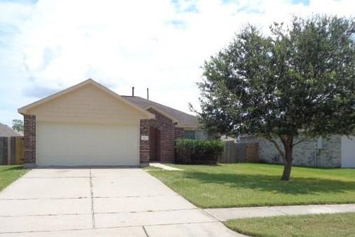 26 W Red Oak Ln, Texas City, TX, 77591-2565 | Card Image