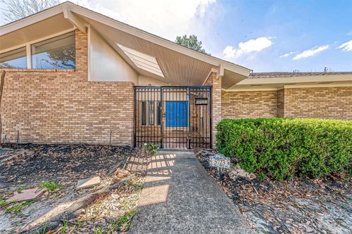 5723 Jason St, Houston, TX, 77096-2112 | Card Image